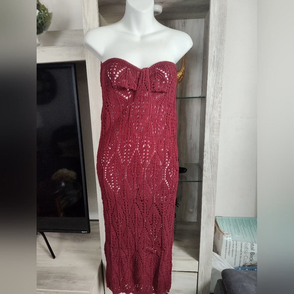PrettyLittleThing Strapless Knit Midi Dress in Burgundy